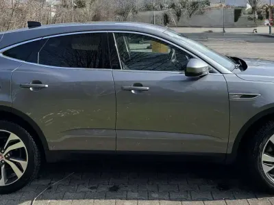 Begagnad Jaguar E-Pace R-Dynamic 163 HK (119 kW) 2022 Grå SUV