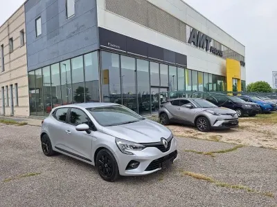 Usata Renault Clio V 101 CV (74 kW) 2021 Grigio Berlina
