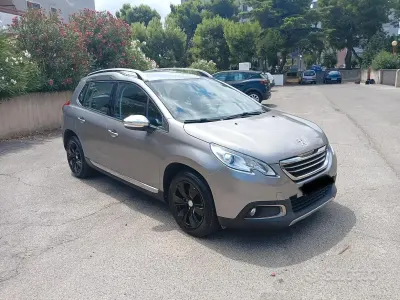 Usata Peugeot 2008 Allure 92 CV (67 kW) 2015 Grigio SUV