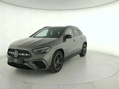 Nuova Mercedes GLA200 AMG Line Premium 150 CV (110 kW) 2026 Mountain grau metallic SUV