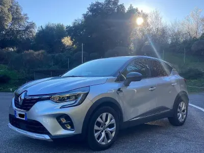Usata Renault Captur 101 CV (74 kW) 2020 Grigio SUV
