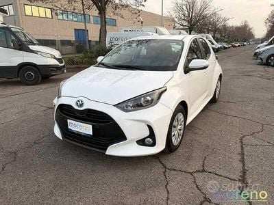 Usata Toyota Yaris Hybrid Active 92 CV (67 kW) 2022 Bianco Utilitaria