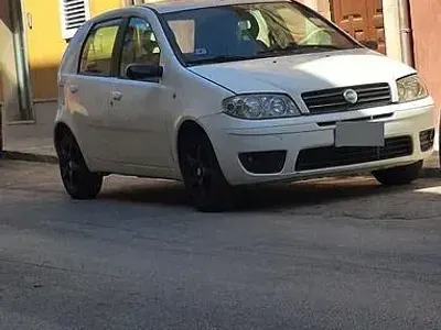 Usata Fiat Punto 69 CV (50 kW) 2005 Utilitaria