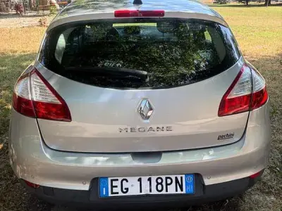 Usata Renault Mégane 110 CV (80 kW) 2011 Argento Berlina