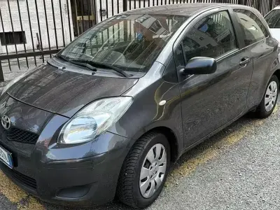 Usata Toyota Yaris 69 CV (50 kW) 2009 Grigio Utilitaria