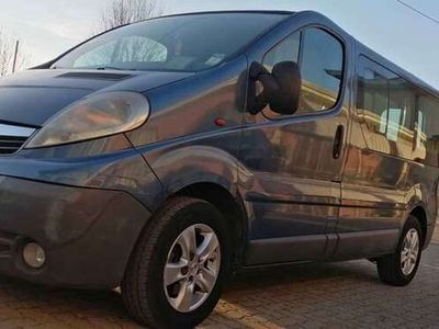 usata Opel Vivaro autocarro 6 posti