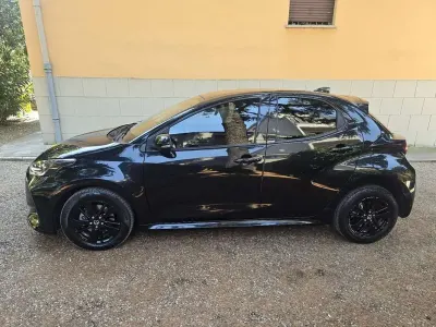Usata Toyota Yaris Hybrid Style 75 CV (55 kW) 2016 Berlina
