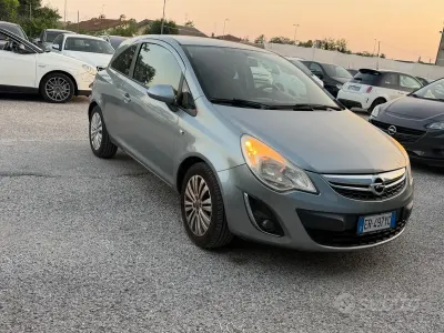 Usata Opel Corsa Edition 85 CV (62 kW) 2013 Grigio Utilitaria