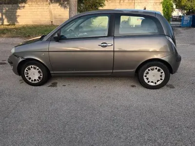 Usata Lancia Ypsilon 60 CV (44 kW) 2005 Grigio Utilitaria