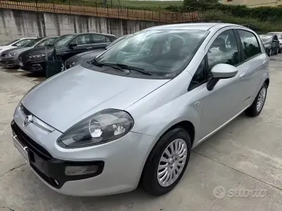 Usado Fiat Punto Evo 75 HP (55 kW) 2011 Cinzento Citadino
