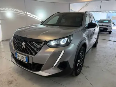 Usata Peugeot 2008 Allure 130 CV (95 kW) 2023 Cosmic grey SUV