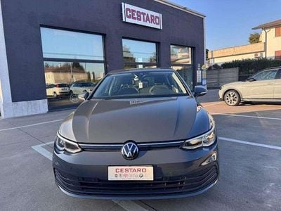 Usata VW Golf VIII Life 116 CV (85 kW) 2022 Grigio scuro Berlina