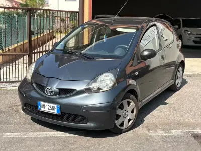 Usata Toyota Aygo 68 CV (50 kW) 2008 Grigio Utilitaria