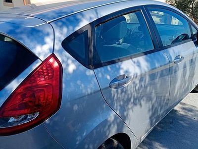 Usata Ford Fiesta 68 CV (50 kW) 2011 Grigio Utilitaria