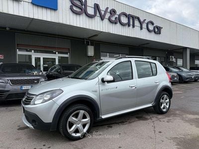 Begagnad Dacia Sandero Stepway 84 HK (61 kW) 2012 Grå Sedan