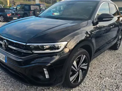 Usata VW T-Roc R-line 150 CV (110 kW) 2023 Nero SUV