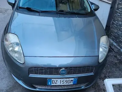 Usata Fiat Grande Punto 90 CV (66 kW) 2009 Bluazzurro Utilitaria