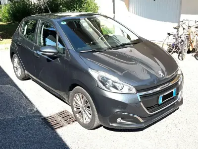 Usata Peugeot 208 Active 82 CV (60 kW) 2017 Grigio Utilitaria