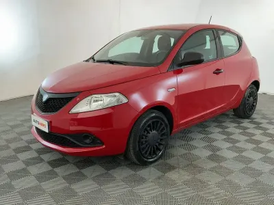 Usata Lancia Ypsilon Silver 70 CV (51 kW) 2021 Rosso Utilitaria