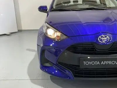 Usata Toyota Yaris Hybrid Active 115 CV (84 kW) 2025 Blu Berlina