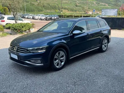 Usata VW Passat Alltrack 200 CV (147 kW) 2022 Blu/azzurro Station wagon