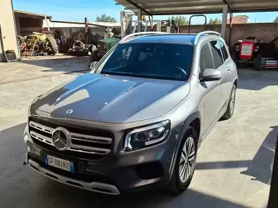 Usata Mercedes GLB180 116 CV (85 kW) 2021 Grigio SUV