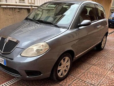 Usata Lancia Ypsilon 75 CV (55 kW) 2008 Blu Utilitaria