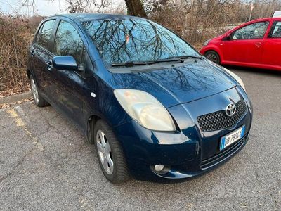 usata Toyota Yaris 1.3 benzina 5 porte