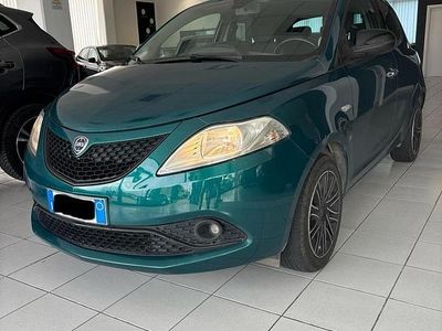 Usata Lancia Ypsilon Gold 69 CV (50 kW) 2018 Verde Utilitaria