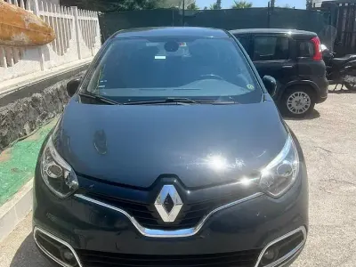 Usata Renault Captur 90 CV (66 kW) 2016 Grigio SUV