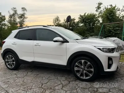 Usata Kia Stonic 100 CV (73 kW) 2019 Bianco SUV