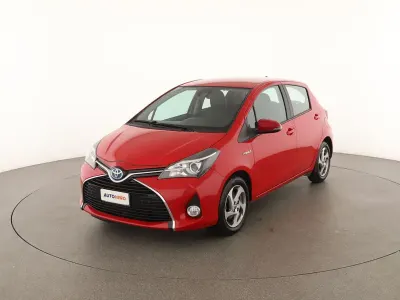 Usata Toyota Yaris Active 101 CV (74 kW) 2016 Rosso Utilitaria