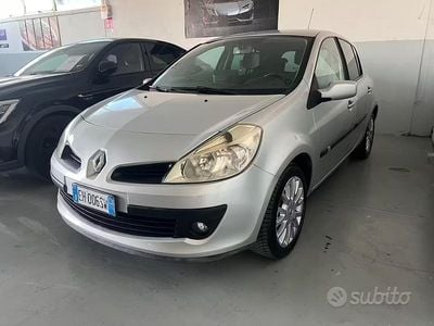 Brugt Renault Clio II 85 HK (62 kW) 2011 Grå Sedan