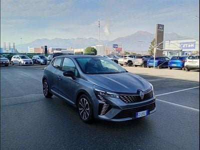 Usata Renault Clio V Techno 91 CV (66 kW) 2025 Grigio chiaro Berlina