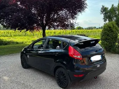 Usado Ford Fiesta Titanium 82 HP (60 kW) 2009 Preto Sedan