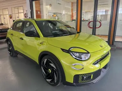Nuova Abarth 600e Turismo 105 kW (143 CV) 2026 Verde SUV