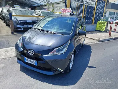 Usata Toyota Aygo X-play 68 CV (50 kW) 2016 Grigio Utilitaria