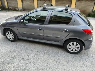 Usata Peugeot 206 88 CV (64 kW) 2011 Grigio Berlina