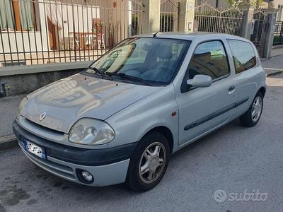 Usata Renault Clio II 75 CV (55 kW) 2001 Utilitaria