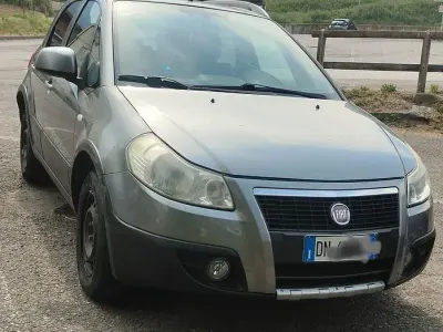 Usata Fiat Sedici 107 CV (78 kW) 2008 Grigio SUV