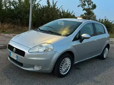 Usata Fiat Grande Punto 77 CV (56 kW) 2006 Grigio Utilitaria