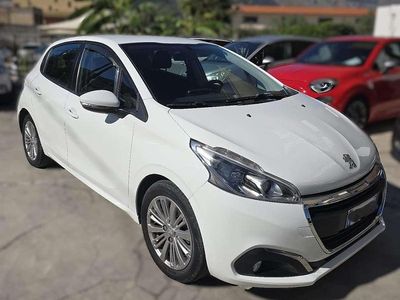 Usata Peugeot 208 Allure 82 CV (60 kW) 2018 Bianco Utilitaria