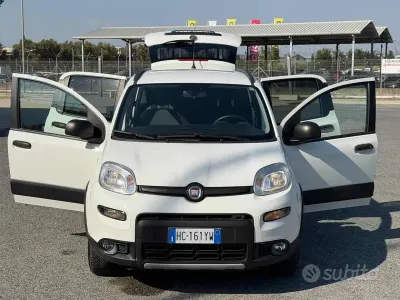 Usata Fiat Panda 4x4 S 84 CV (61 kW) 2021 Bianco Utilitaria