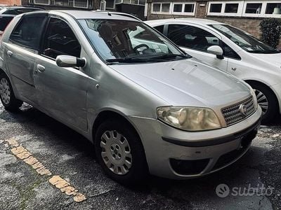 Grigio Usata 2008 Fiat Punto Classica Berlina | 900 € (Super prezzo)