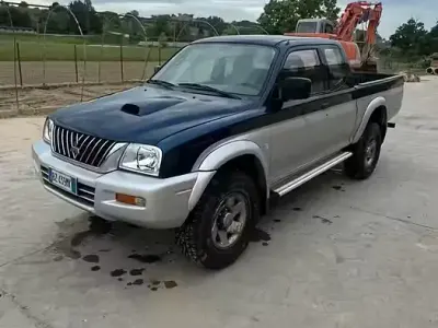 Usata Mitsubishi L200 115 CV (84 kW) 2002 Blu Pick-up