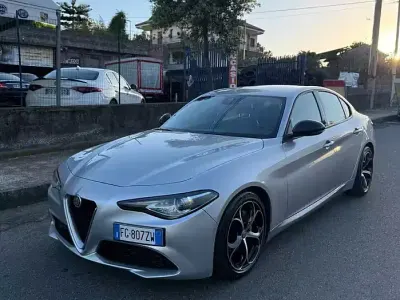 Usata Alfa Romeo Giulia Super 150 CV (110 kW) 2017 Grigio Berlina