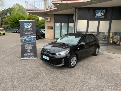 Usado Kia Rio 84 HP (61 kW) 2018 Preto Sedan
