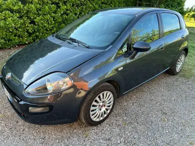 Usata Fiat Grande Punto S 75 CV (55 kW) 2011 Grigio Utilitaria