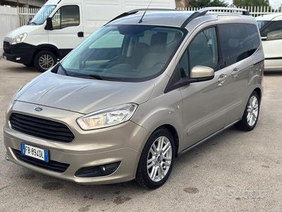 Usata Ford Tourneo Courier 95 CV (69 kW) 2015 Grigio Monovolume
