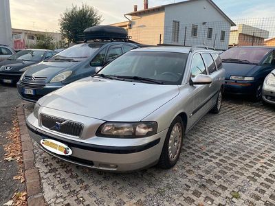 Usata Volvo V70 179 CV (131 kW) 2001 Argento Station wagon